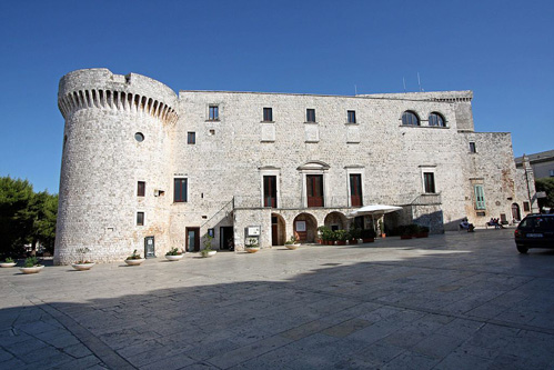 conversano, pouilles, chateau